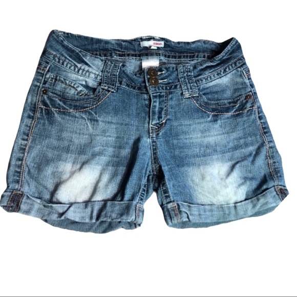Bongo Distressed Juniors Cuffed Denim Shorts Size 7 - Picture 1 of 5